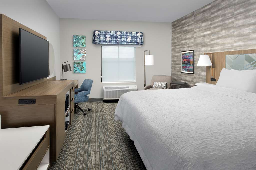 Фото Hampton Inn Boston Logan Airport Chelsea