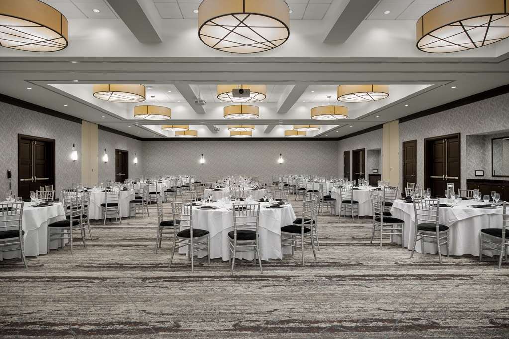 Фото Embassy Suites Springfield