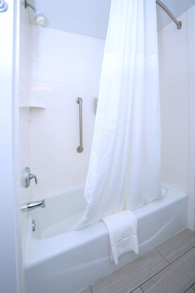 Фото Hampton Inn Hays-North of i 70