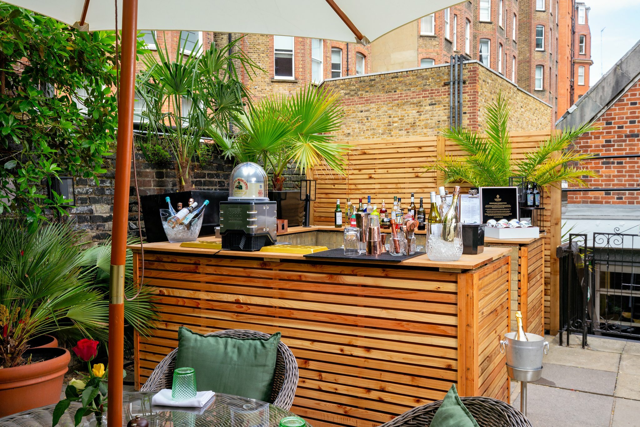 Фото Holiday Inn London - Kensington High St., an Ihg Hotel