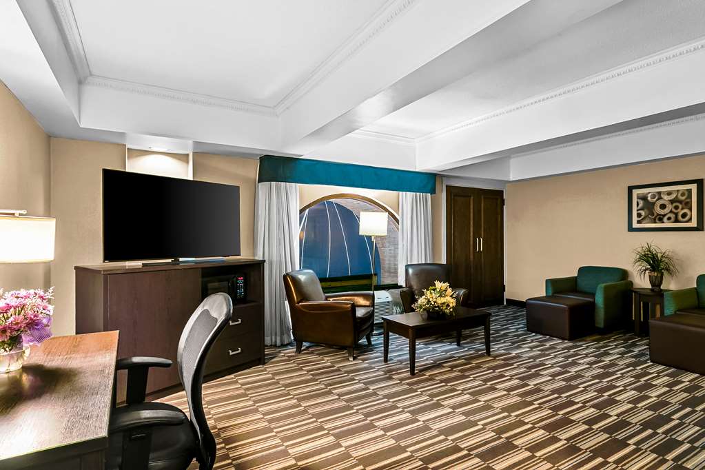 Фото Best Western Downtown Sudbury Centreville
