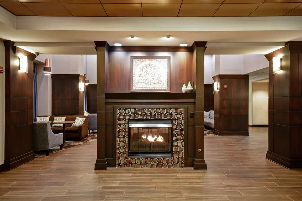 Фото Hampton Inn & Suites Detroit-Canton