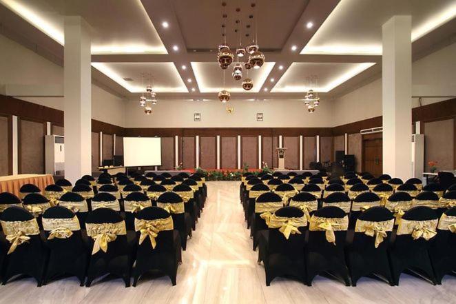 Фото Helios Hotel & Convention