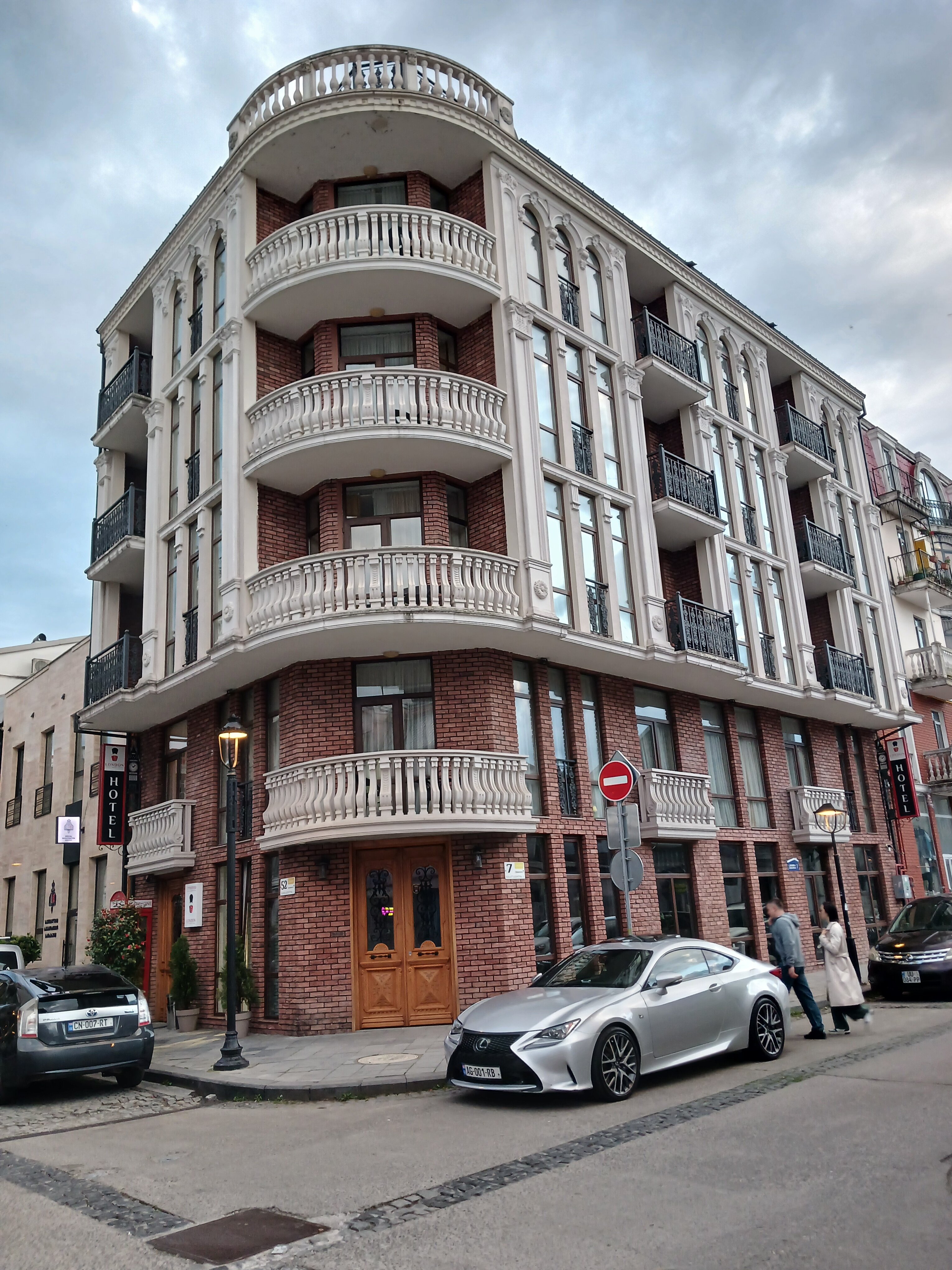 Фото отеля 1