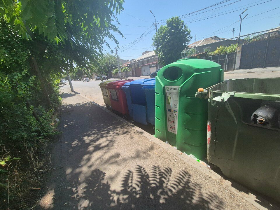 Waste sorting Пункт раздельного сбора мусора, Yerevan, photo