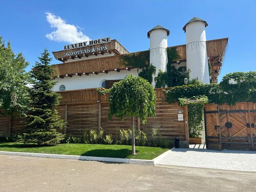 Гостиница Luxury House в Кропоткине
