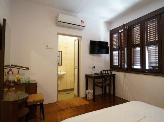 Фото Thirty Three Stewart Houze Guest House