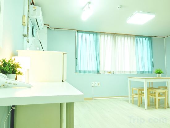 Фото Oyo Rooftop Hostel