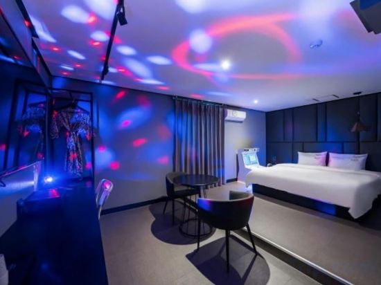 Фото Gupo Station Almond Hotel