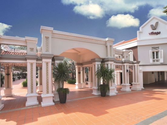 Фото Village Hotel Albert Court by Far East Hospitality