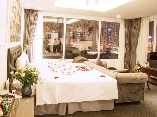 Фото Adeline Hotel