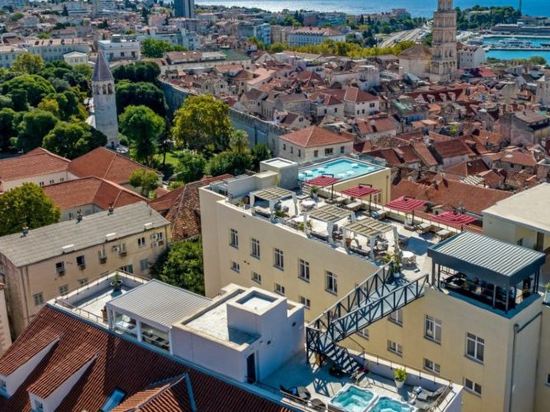 Фото Cornaro Hotel