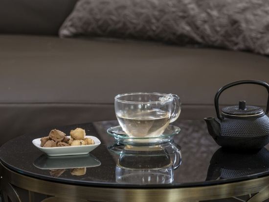 Фото 3Sixty Hotel & Suites