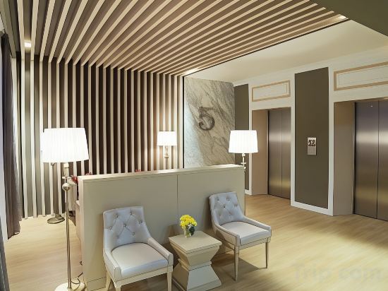 Фото The Raya Surawong Bangkok