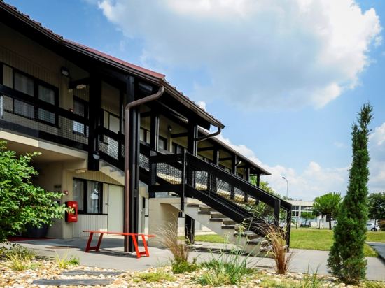 Фото отеля 2