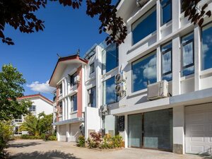 Rizhao Jinshan Guyun Bieyuan Homestay (No. 3, Building 45, Heye Jiayuan, No. 99 Xueshan Road), hotel