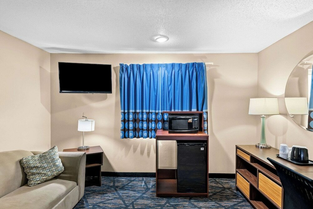 Фото Super 8 by Wyndham Council Bluffs Ia Omaha Ne Area