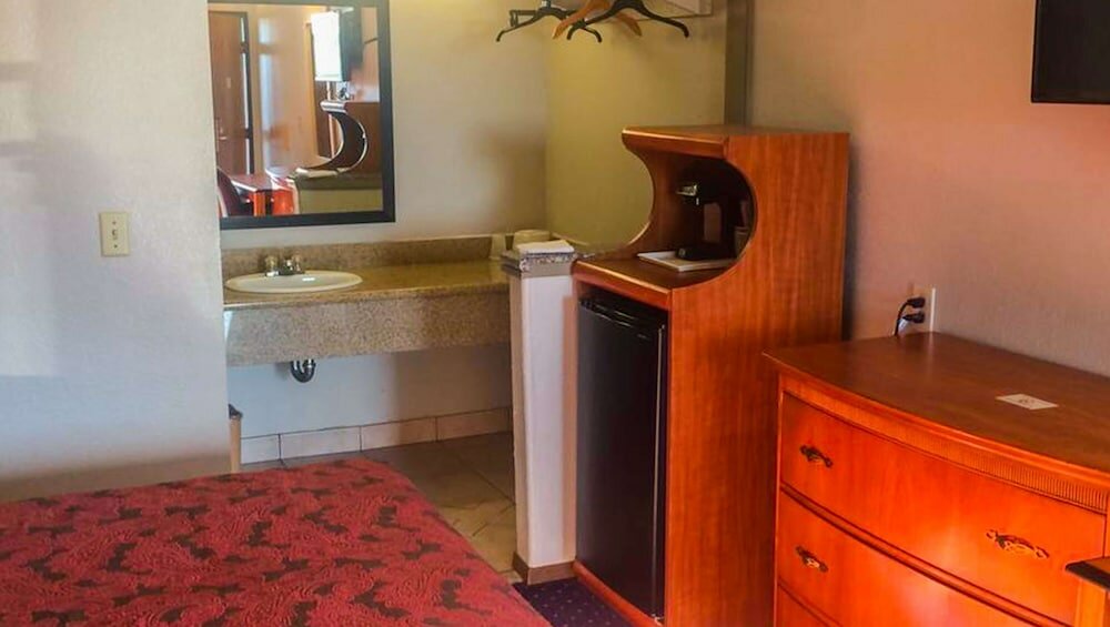 Фото Crown Lodge Motel Oakland