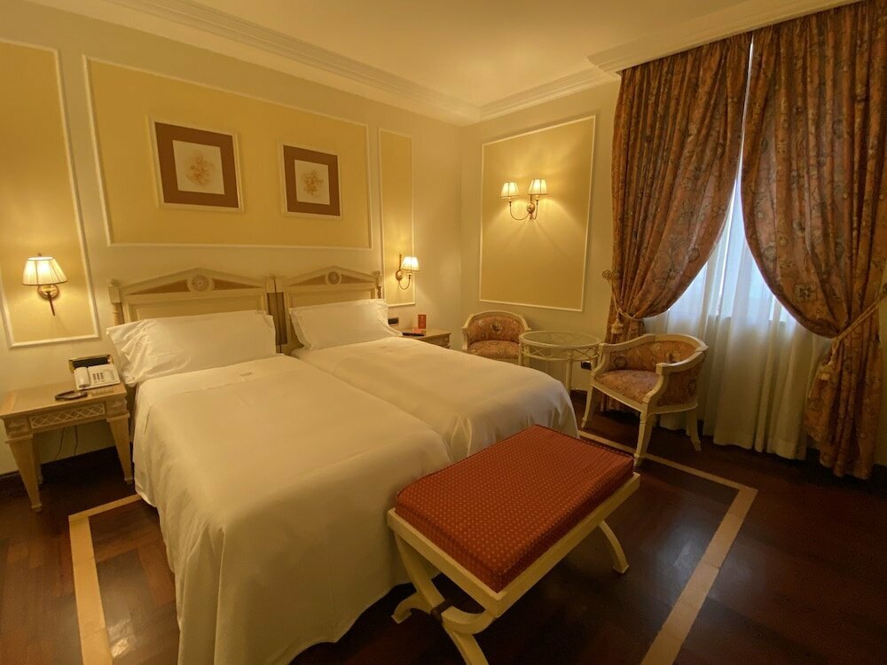 Hotel Palazzo Alabardieri, Naples, photo
