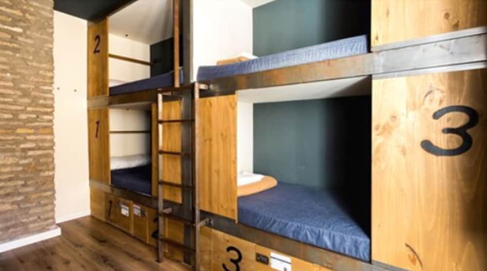 Фото Black Swan Hostel Sevilla