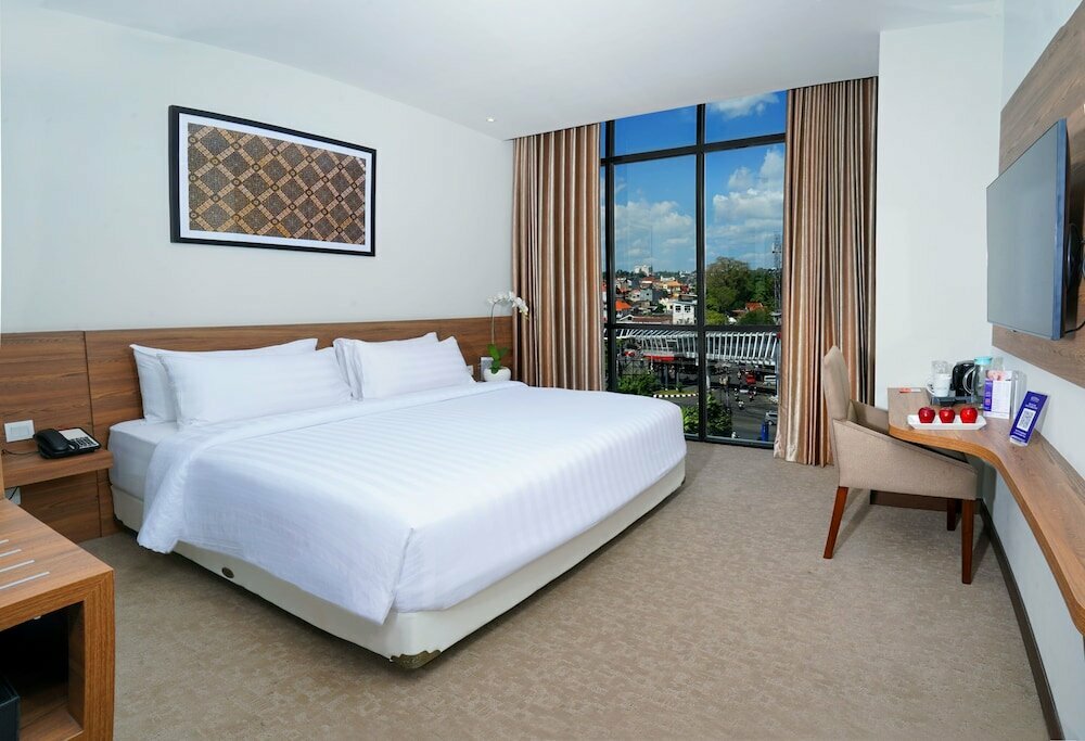 Hotel Aston Inn Pandanaran Semarang, Semarang, photo