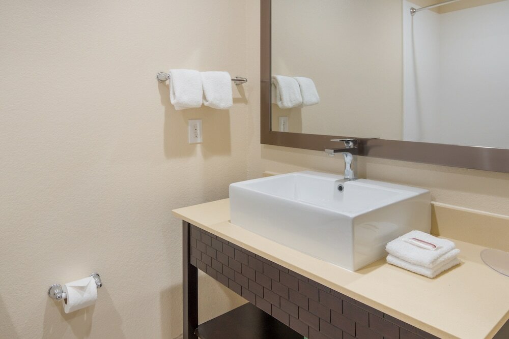 Фото Red Roof Inn Plus+ Fort Worth - Burleson