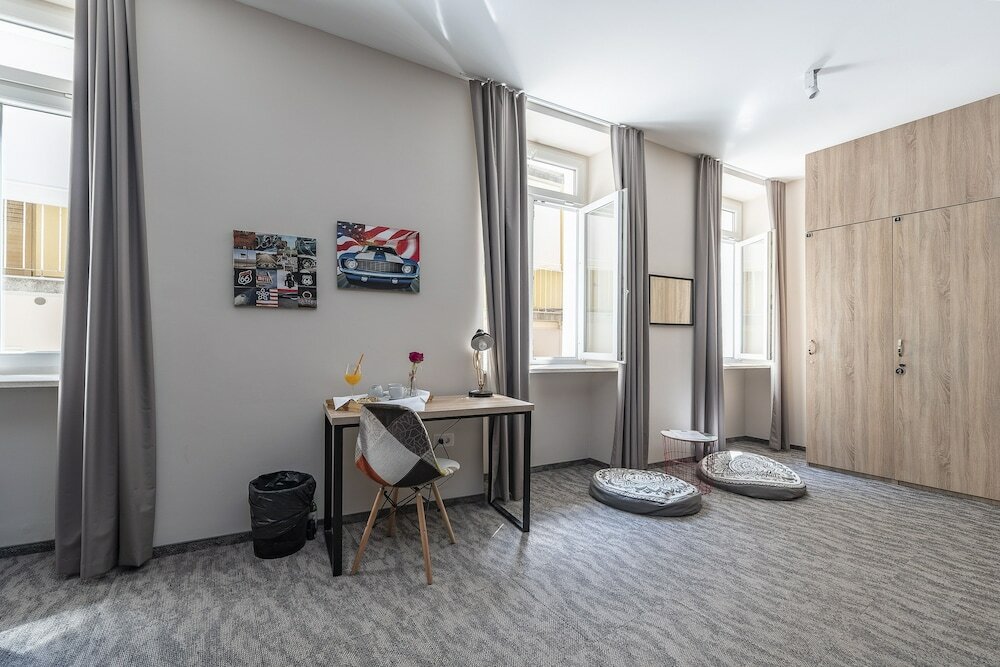 Фото Downtown Boutique Hostel