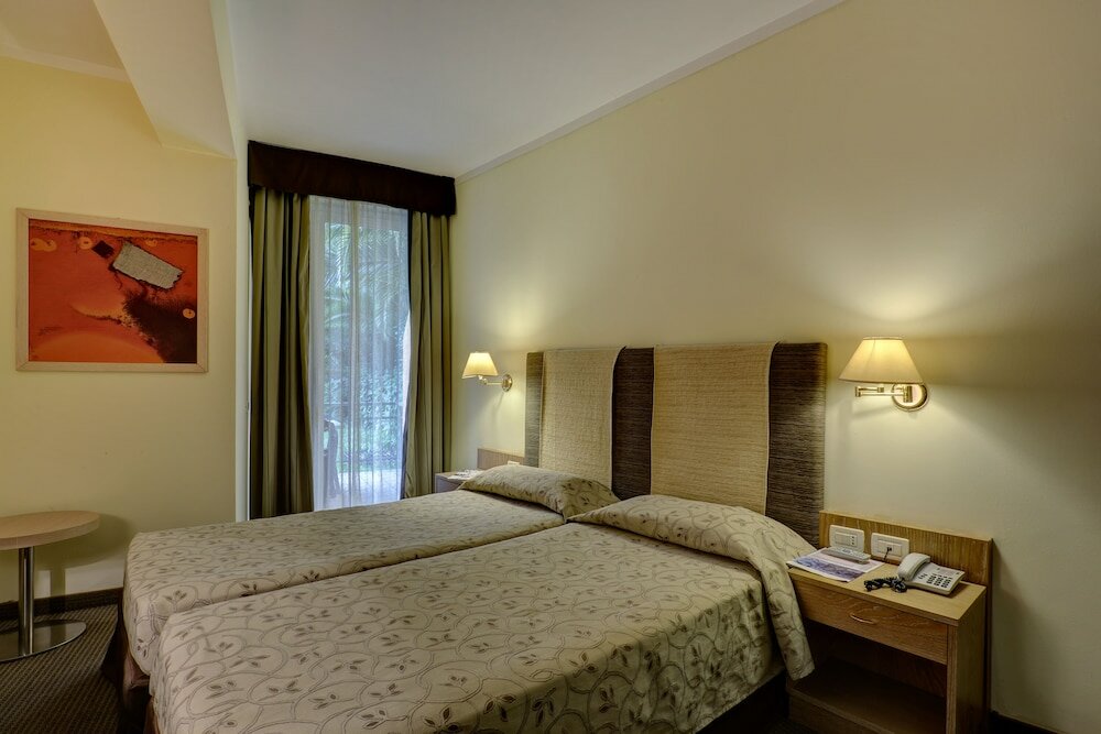 Фото Hotel Cristina