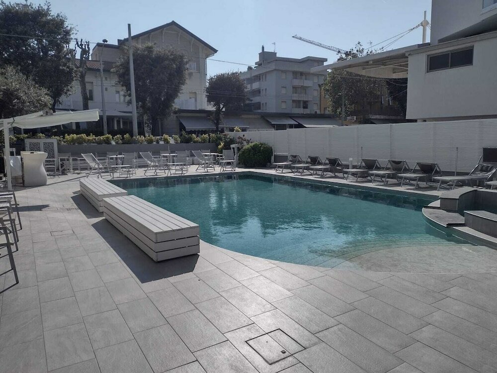 Фото Ferretti Beach Hotel