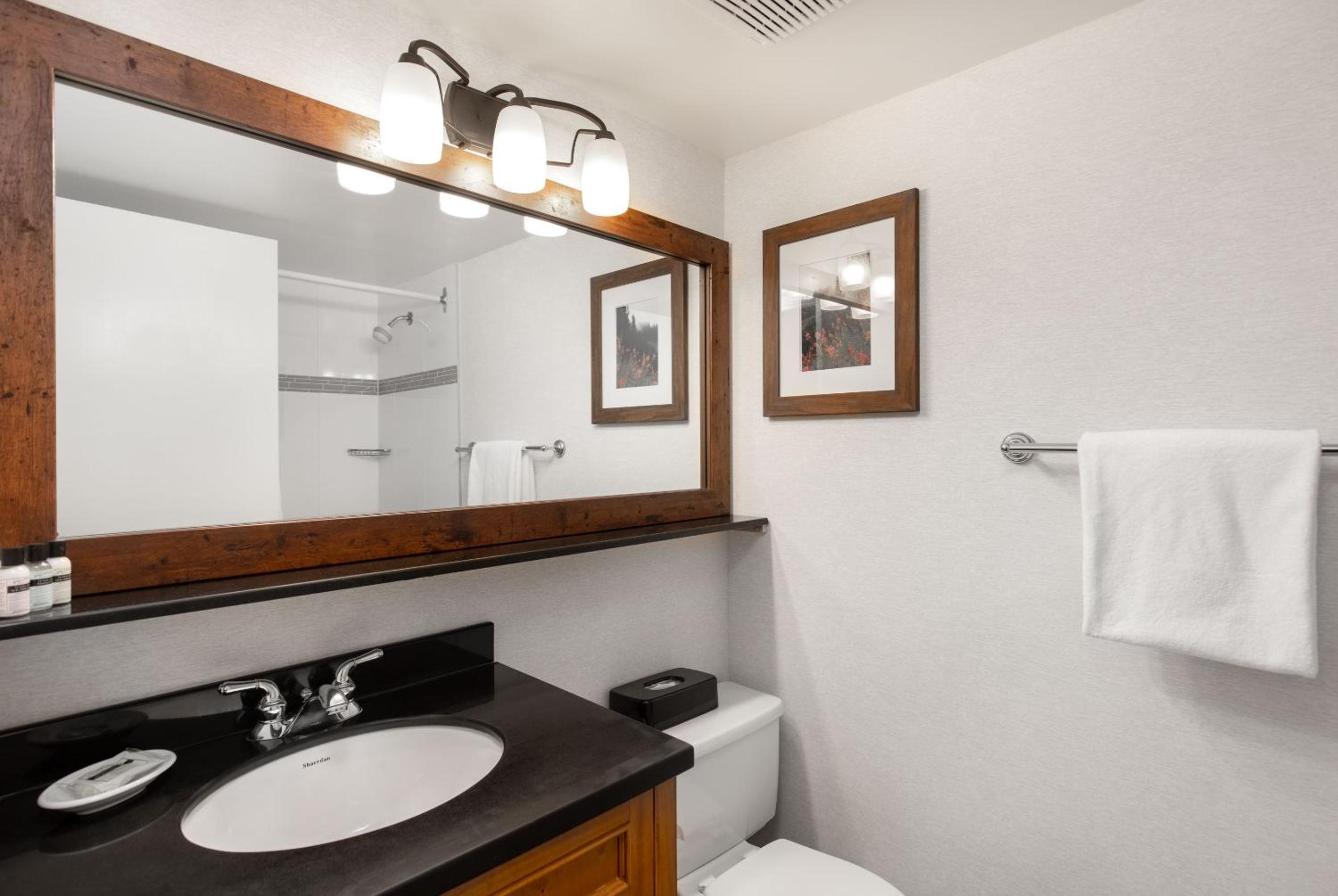 Фото Tantalus Resort Lodge