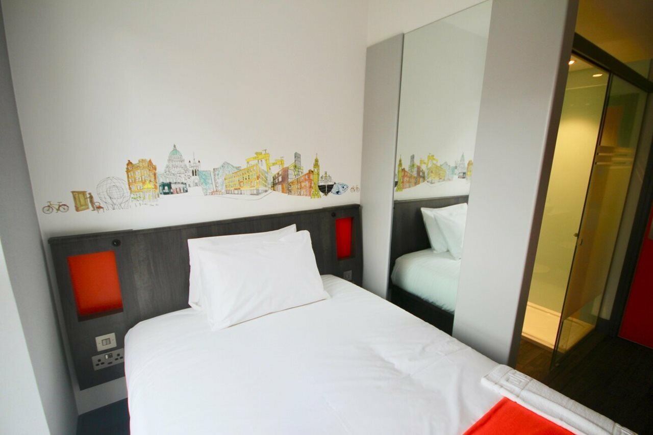 Фото EasyHotel Belfast