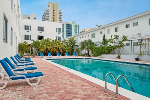 Гостиница Tropics Hotel and Hostels в Майами-Бич