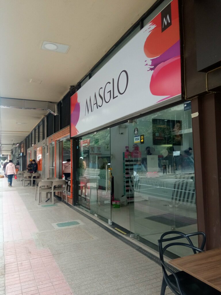 Beauty salon equipment Masglo Héroes, Bogota, photo