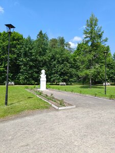 Склеп А.К. Толстого и С.А. Толстой (Bryansk Region, Pochepskiy rayon, Krasnorogskoye selskoye poseleniye, selo Krasny Rog), atracción