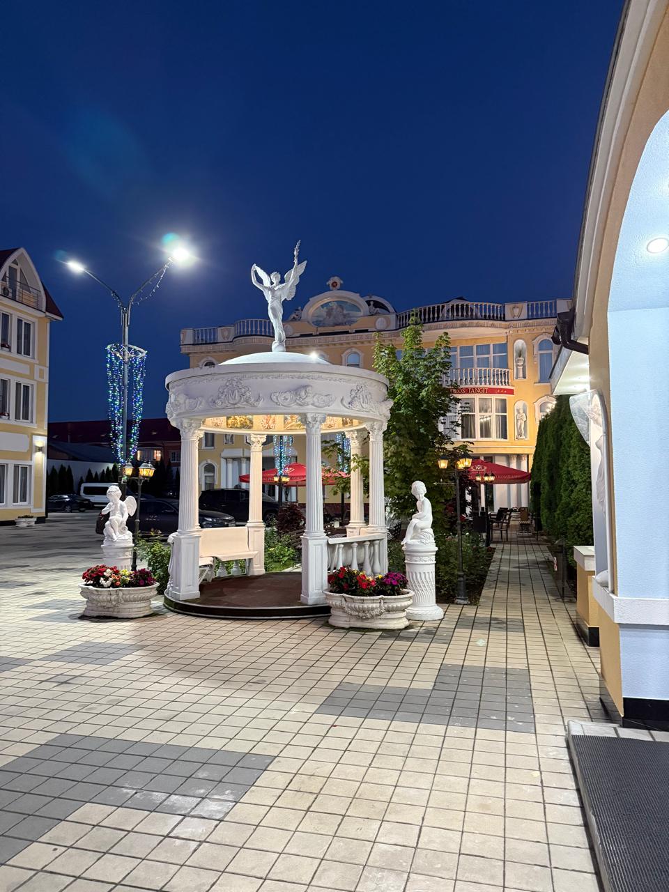 Фото Мэриан Холл