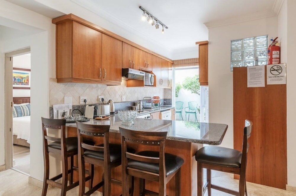 Фото Bantry Beach Luxury Suites