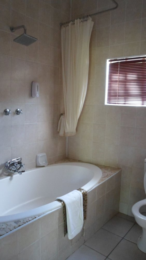 Фото Queness Inn