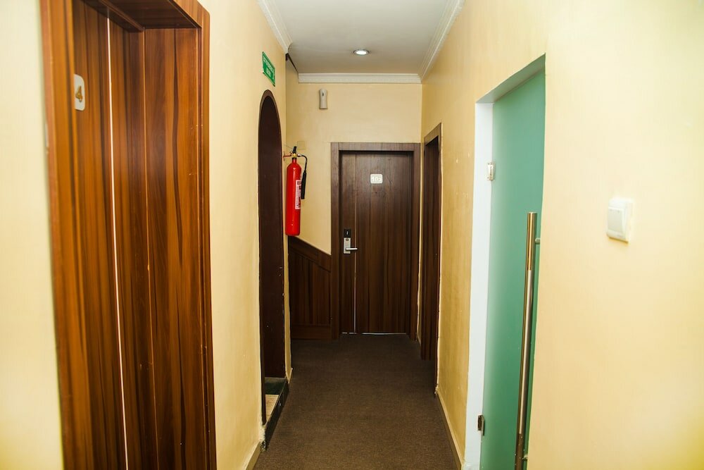 Фото CribVille Hotel & Suites