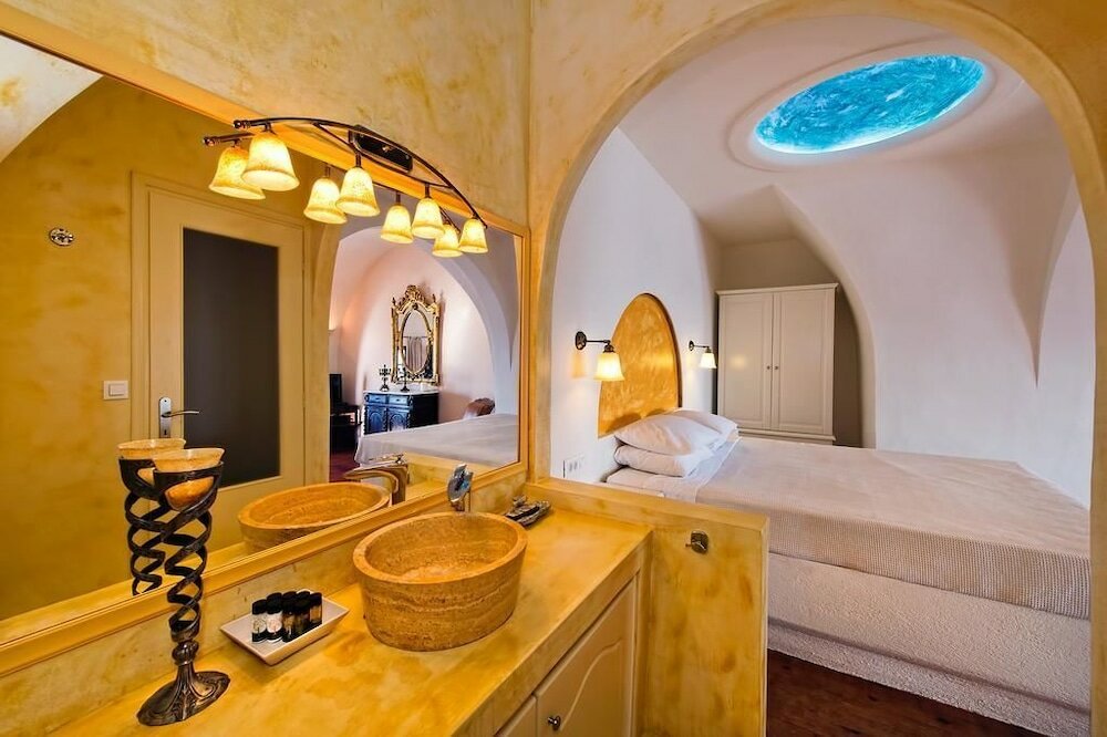 Фото Lava Suites and Lounge