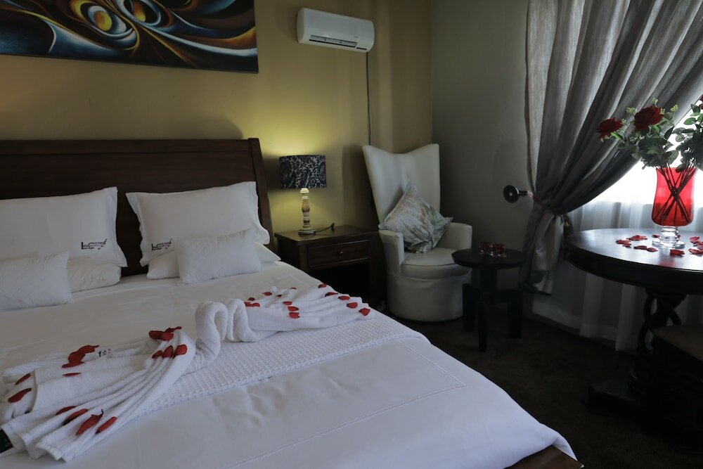 Фото Ledumo Lodge