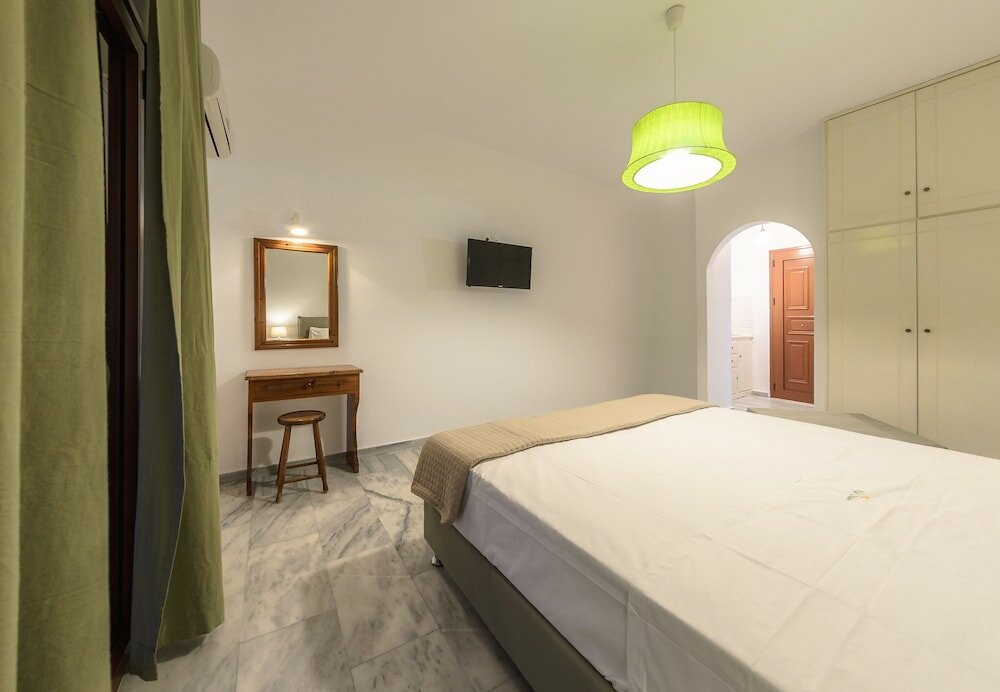 Фото Kiki Studios & Apartments