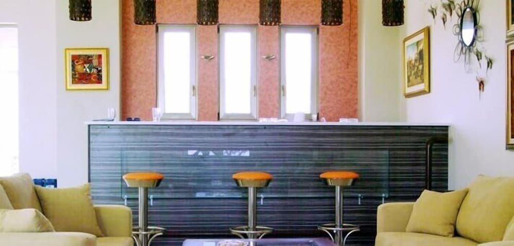 Фото Finiki Plaza