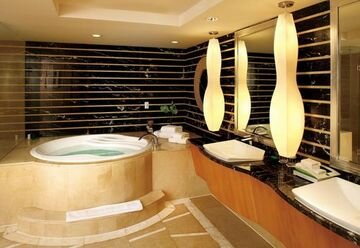 Фото Holiday Inn Park View Qingdao