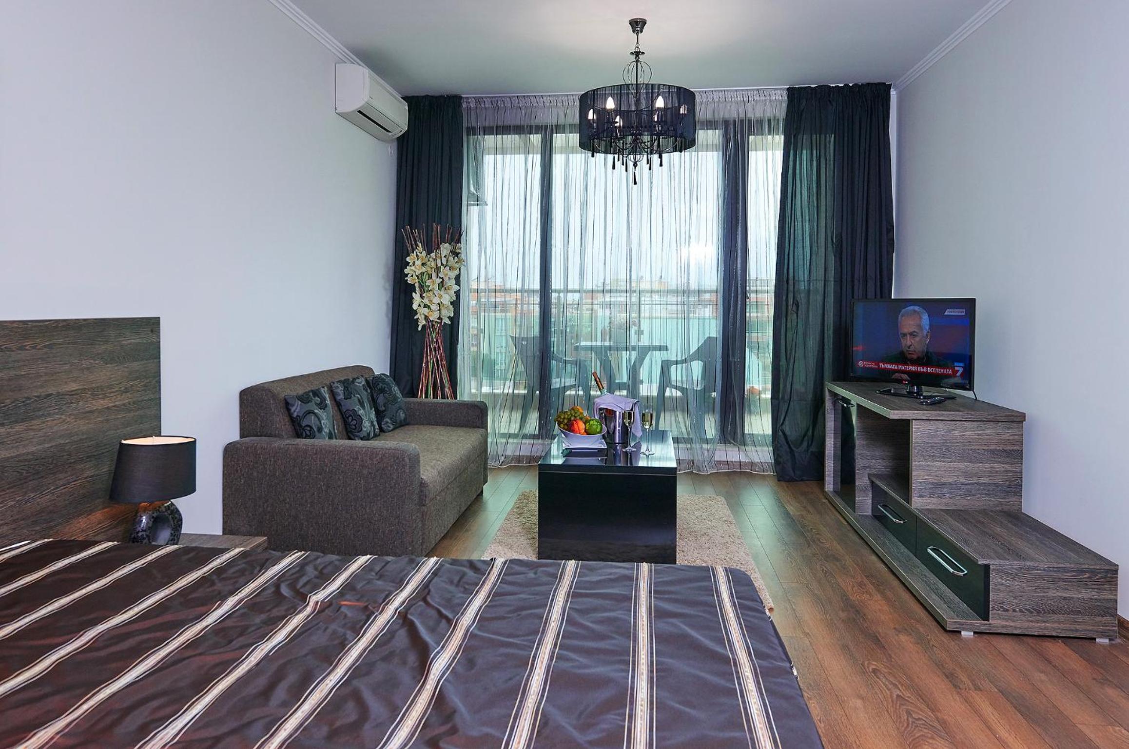 Фото Централ Плаза Поморие