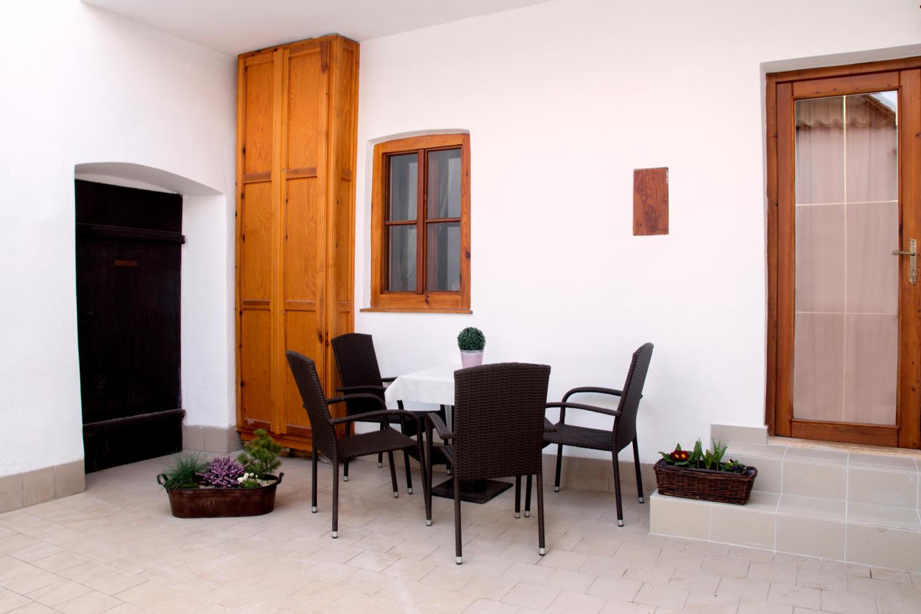 Фото Castle View Apartments