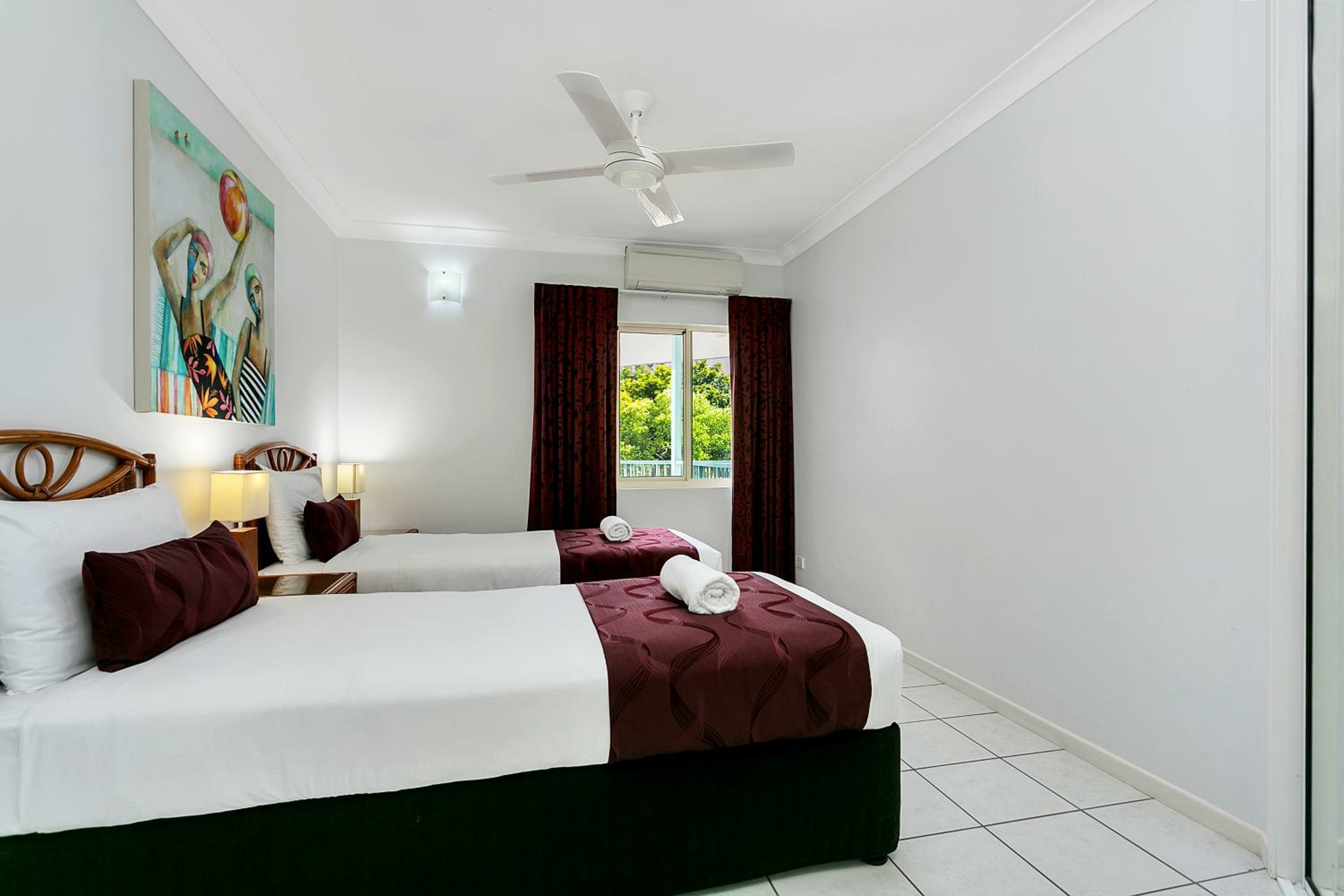 Фото Beachfront Apartments on Trinity Beach