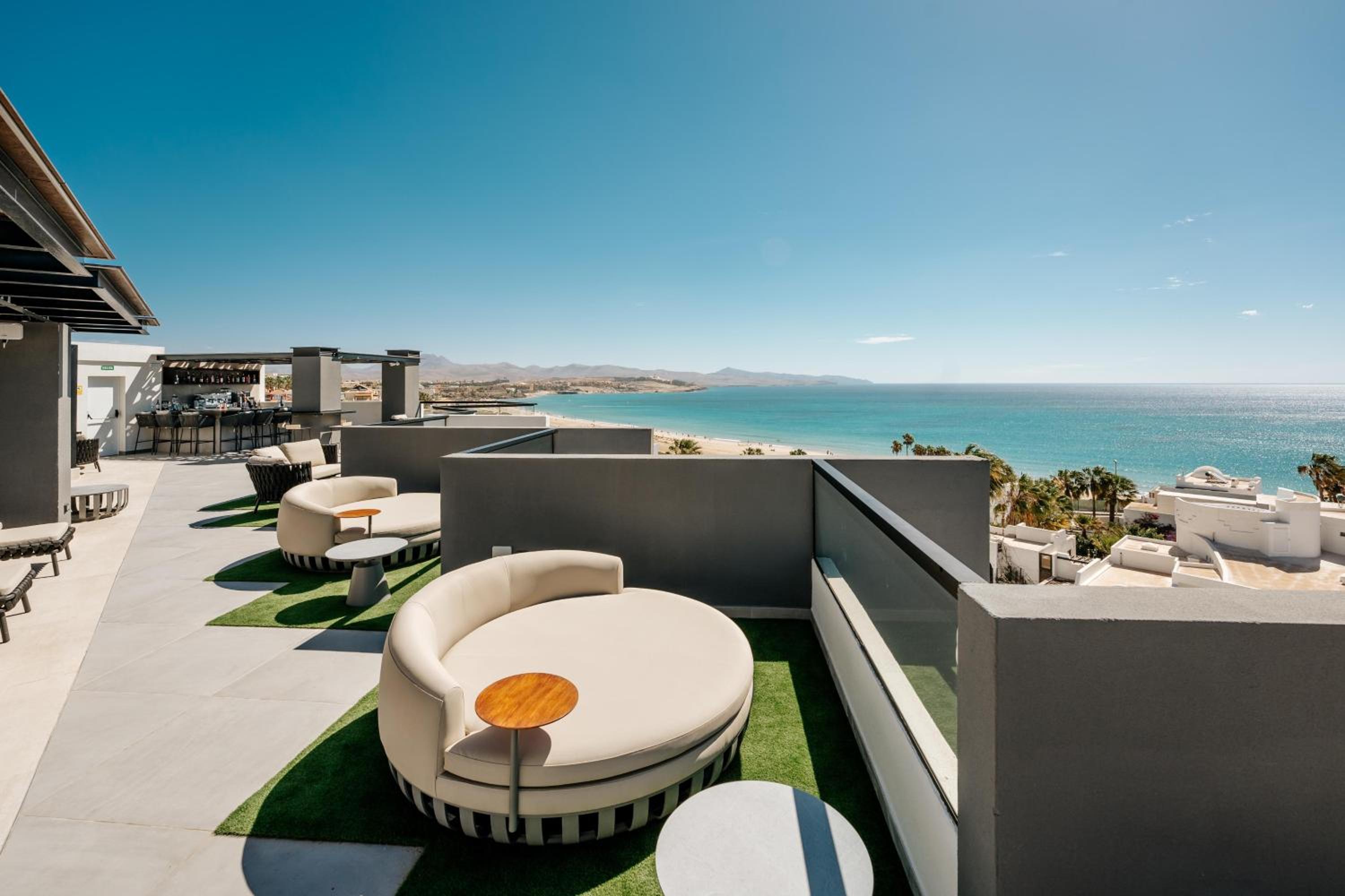 Фото R2 Higos Beach Apartments