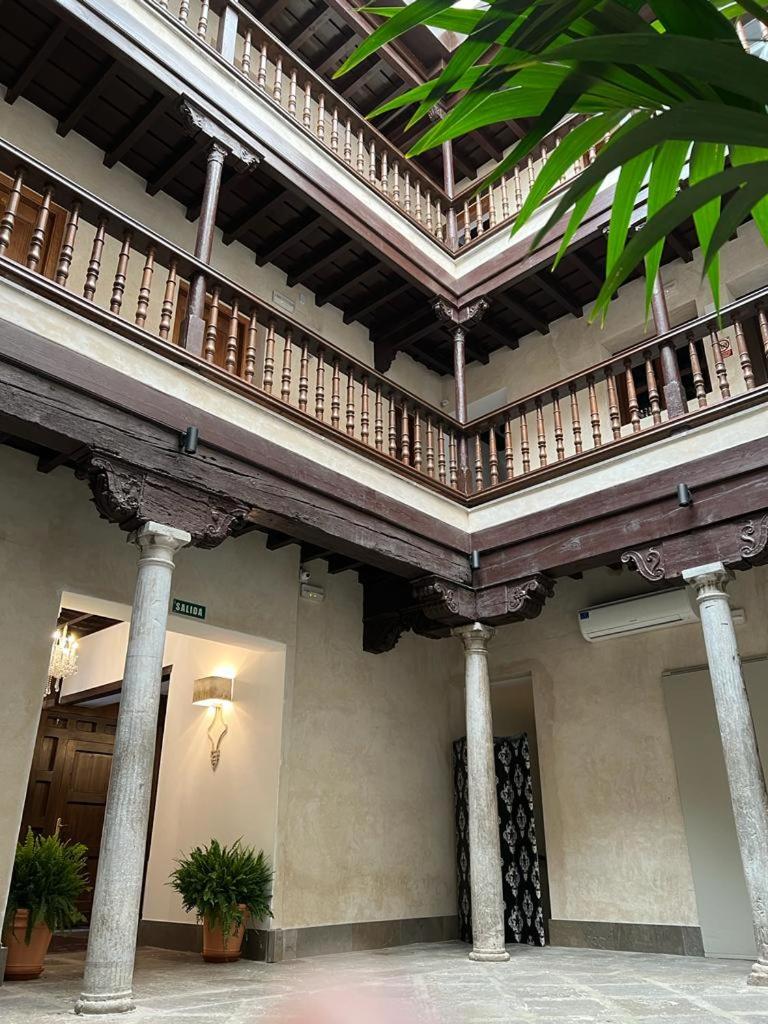 Фото Hotel Mercader de Sedas