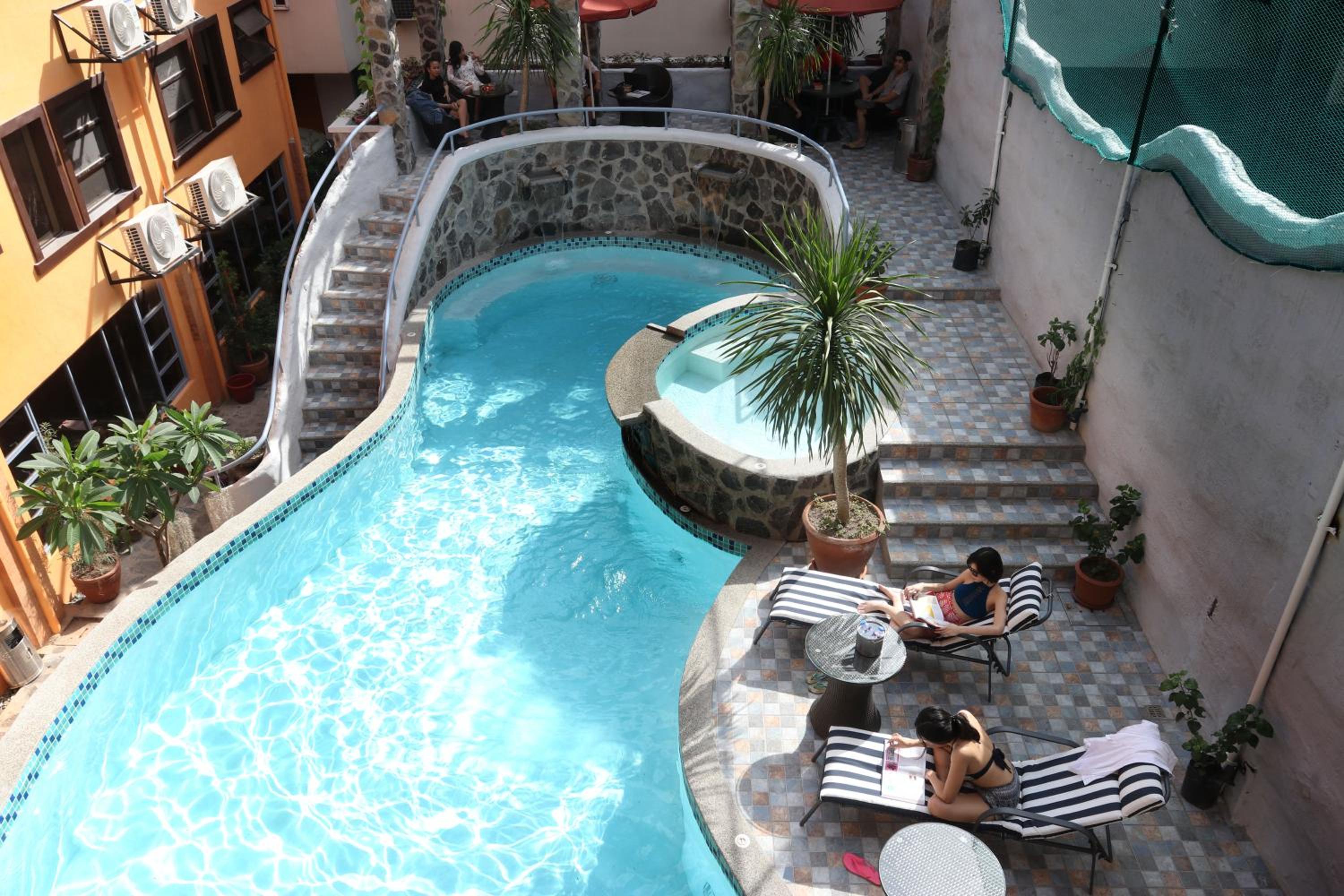 Фото отеля 1