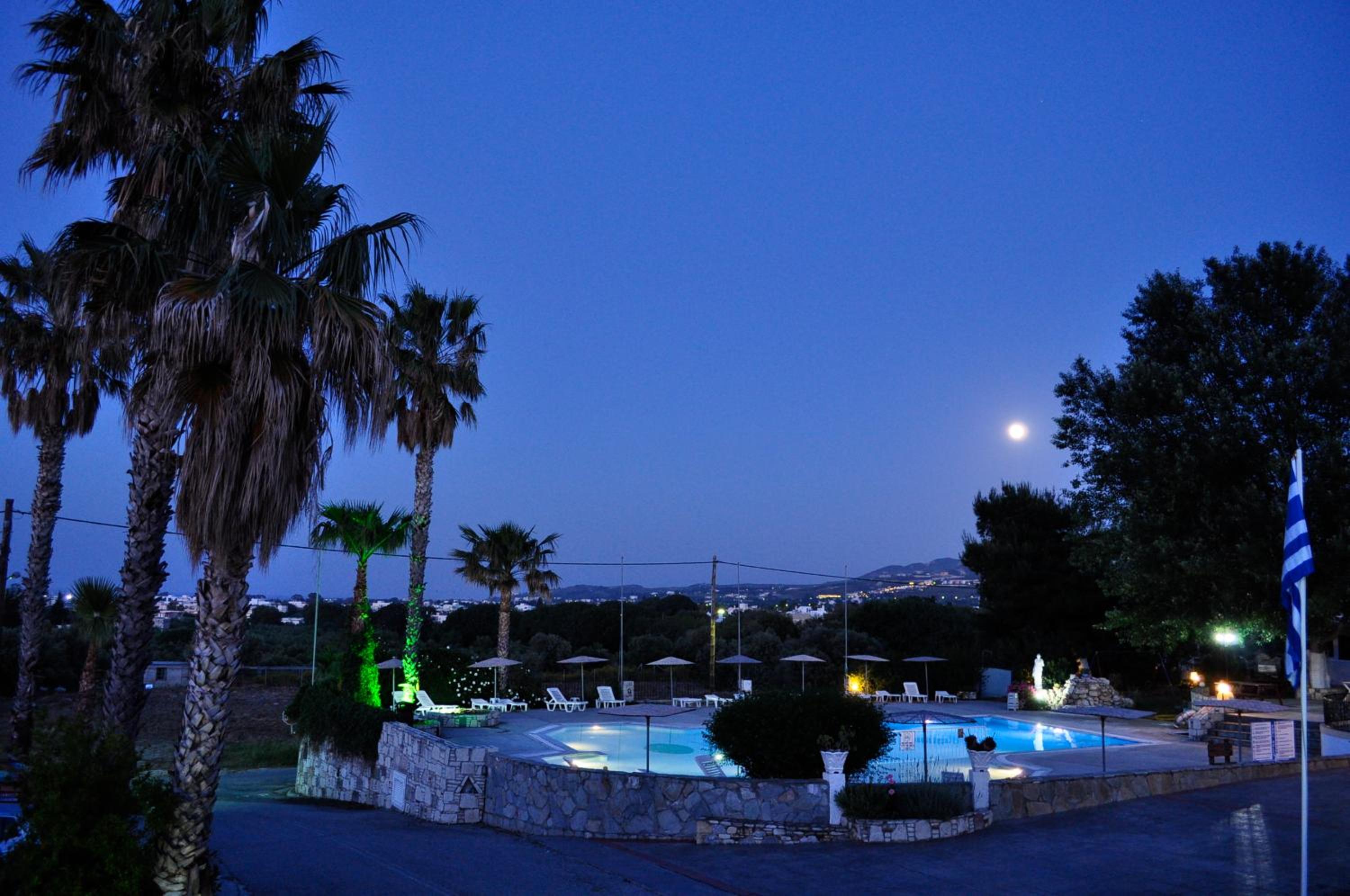 Фото Ampavris Family Apartments